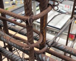 Extracción de diamantinas (ASTM C42), Esclerometría (ASTM C805), Carbonatación (UNE-EN 1430), Potencial de corrosión del acero (ASTM C 876), entre otras. Evaluación de las Propiedades del Concreto Colocado